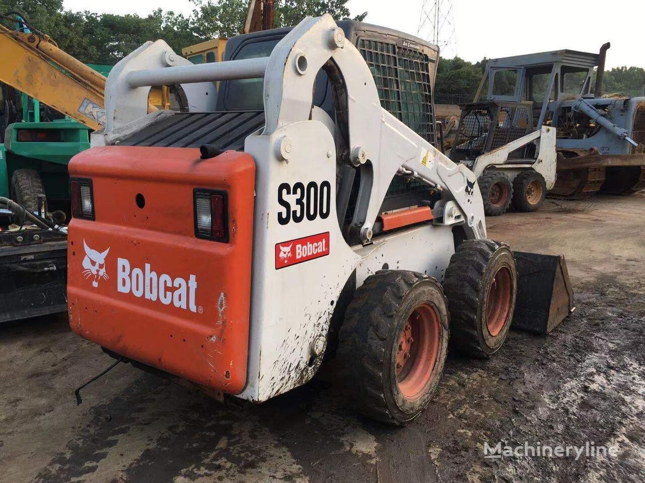 جرافة انزلاقية التوجيه Bobcat S series 300