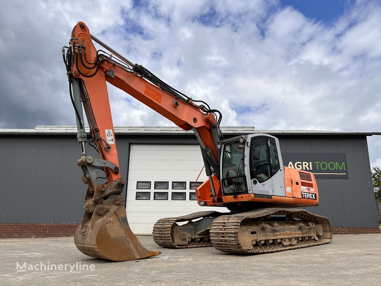 حفارة مجنزرة Terex TC 225 LC